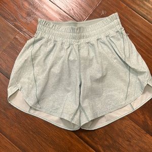 NWOT! Lululemon Track That Short 5” Size 6